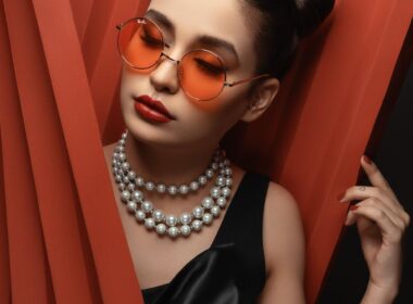 Czy czarna sukienka pasuje na wesele